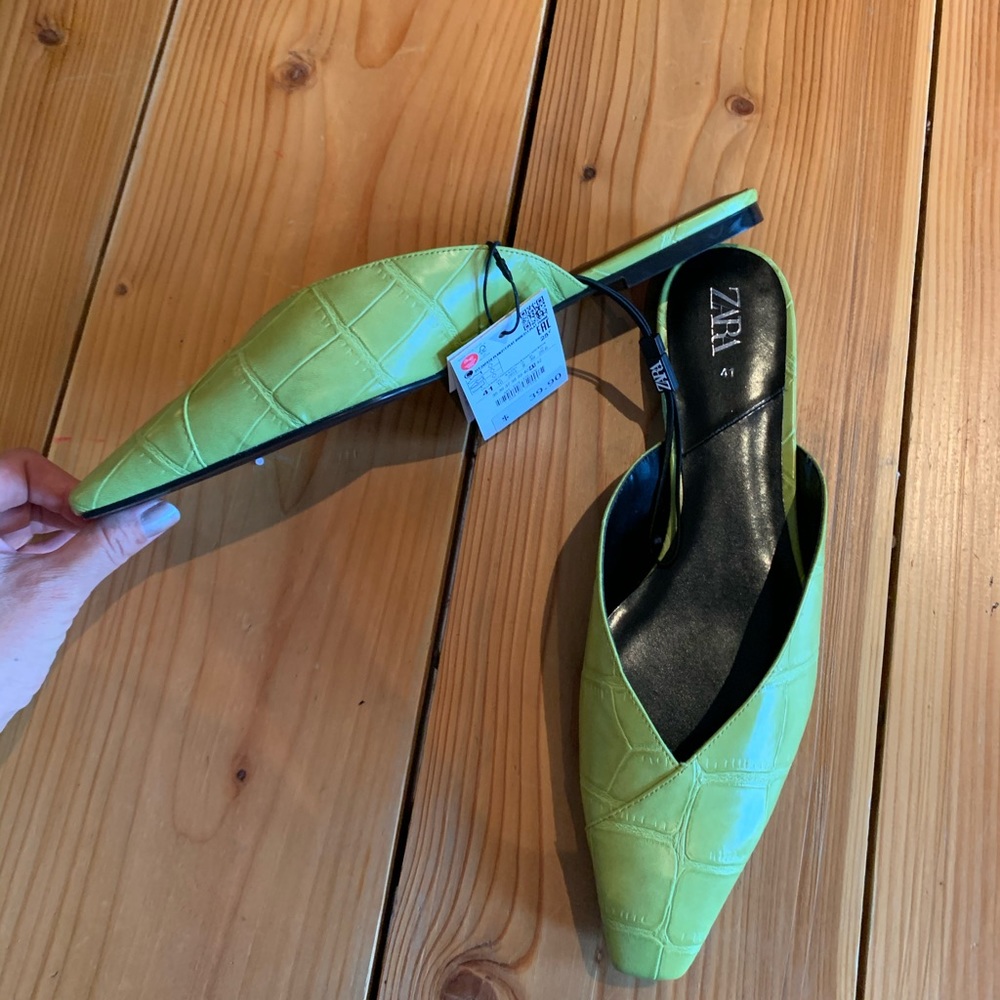 NWT SNAKESKIN LIME FLAT MULE SANDAL FROM ZARA